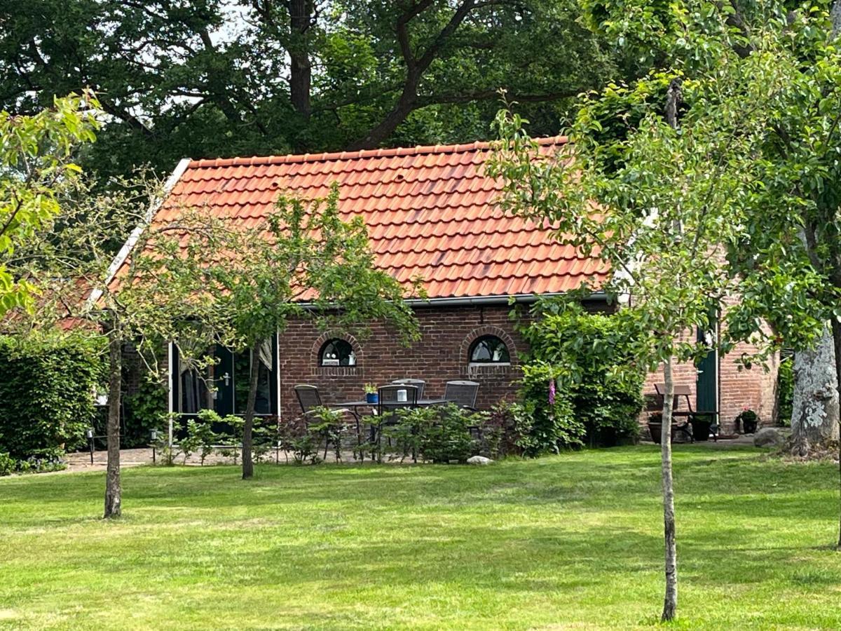 Landelijk Gelegen Huisje Op Erf Veeningen Zewnętrze zdjęcie