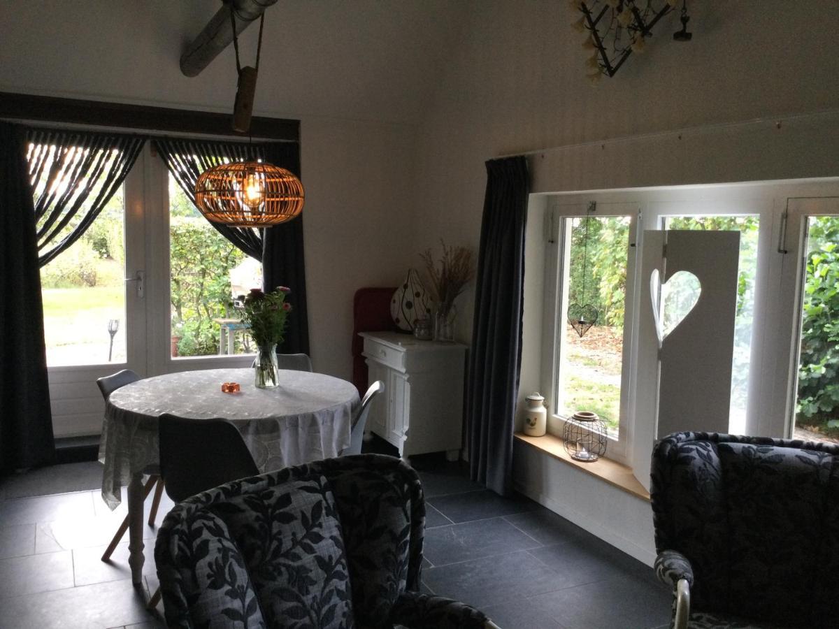 Landelijk Gelegen Huisje Op Erf Veeningen Zewnętrze zdjęcie